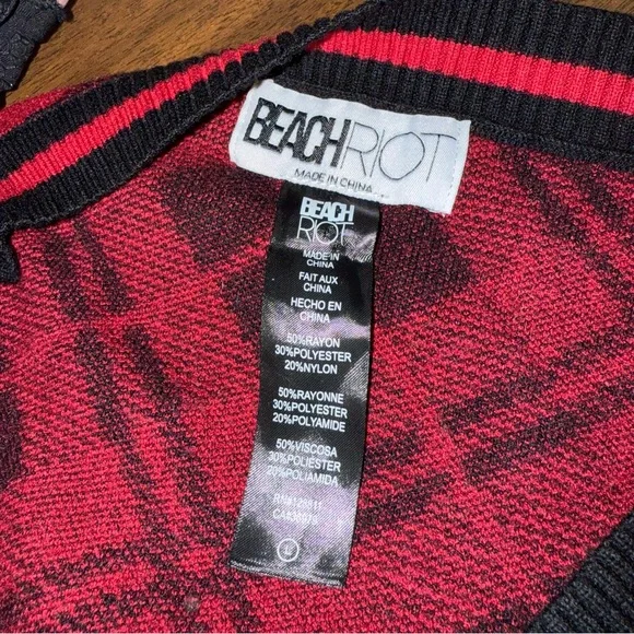 Beach Riot Women's Large Red & Black Plaid V-Neck Sweater. Large - Picture 6 of 7